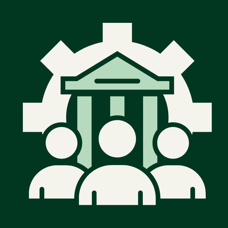 Icoon van een klassieke overheids- of bestuursgebouwgevel met drie gestileerde personen ervoor, geplaatst binnen een tandwiel. Het pictogram is uitgevoerd in lichtgroen en wit op een donkergroene achtergrond en symboliseert samenwerking tussen overheid, organisaties en mensen.